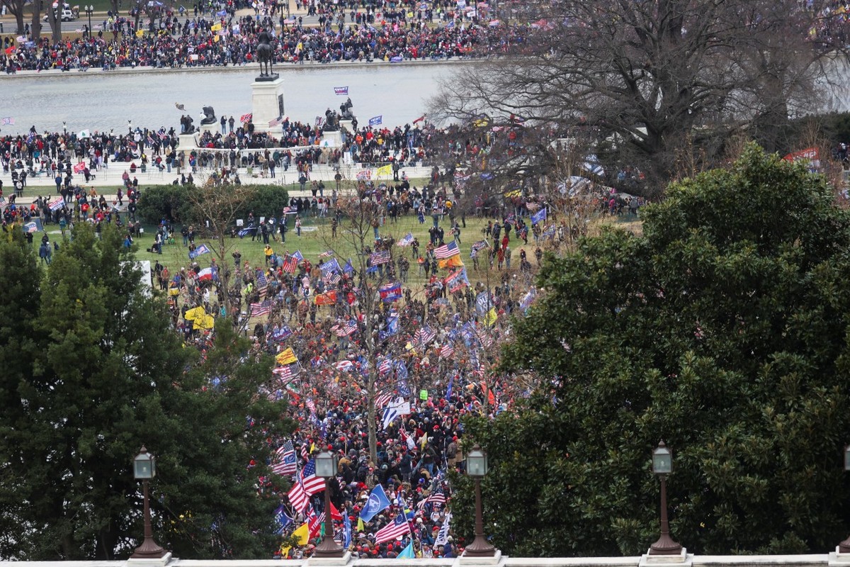 Manifestantes pro-Trump protestando fuera del Capitolio en Washington. | Reuters